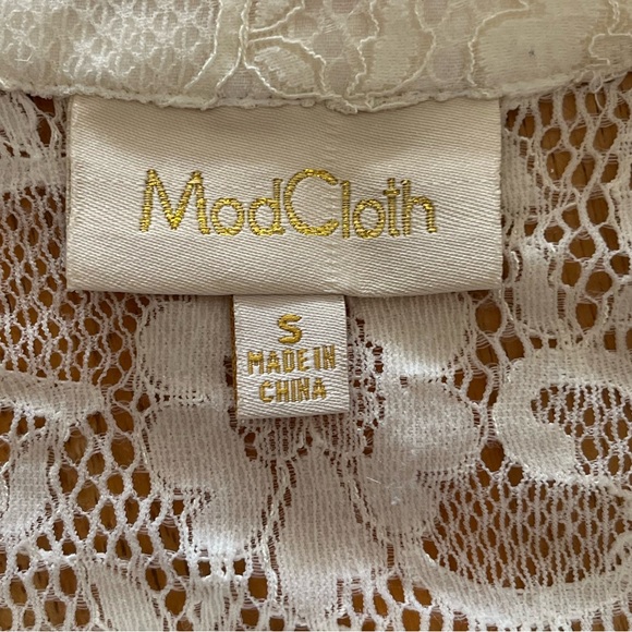ModCloth Lace Blouse - Picture 5 of 5